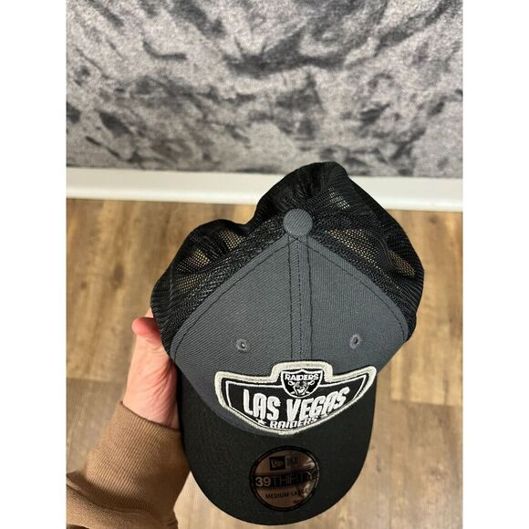 New Era 39Thirty Las Vegas Raiders Fitted Hat M/L Black Gray Embroidered NWT - Picture 8 of 8